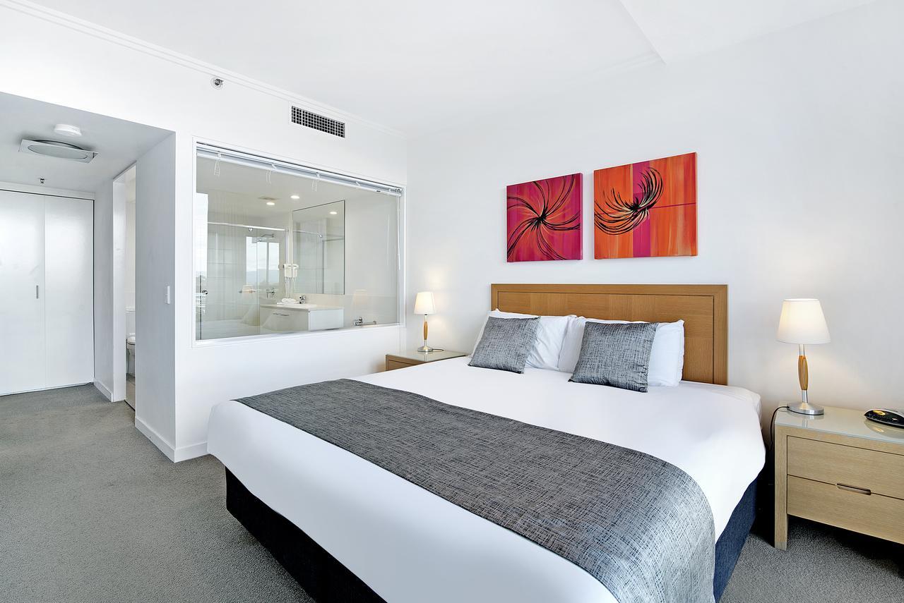 Ultiqa Freshwater Point Resort Broadbeach Gold Coast Exterior photo